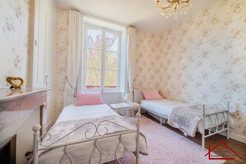 Maison - 290 m² - 8 pièces