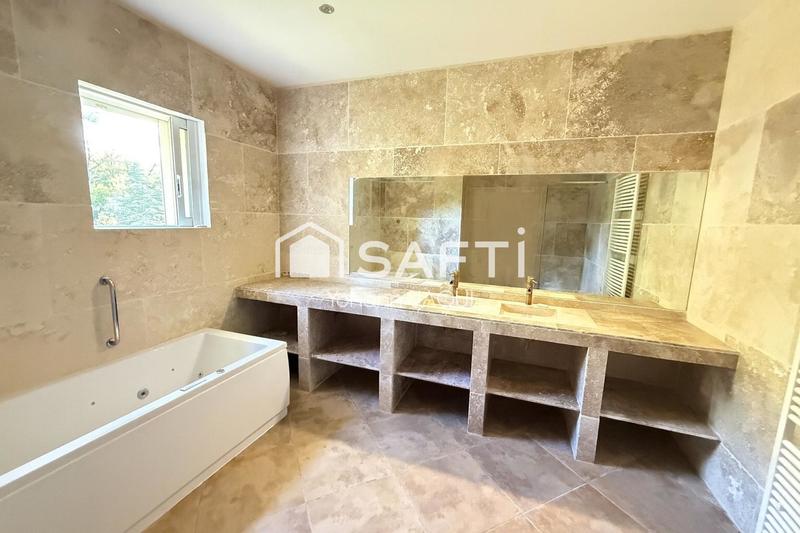 Maison - 570 m² - 14 pièces