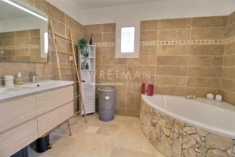 Villa - 210 m² - 6 pièces