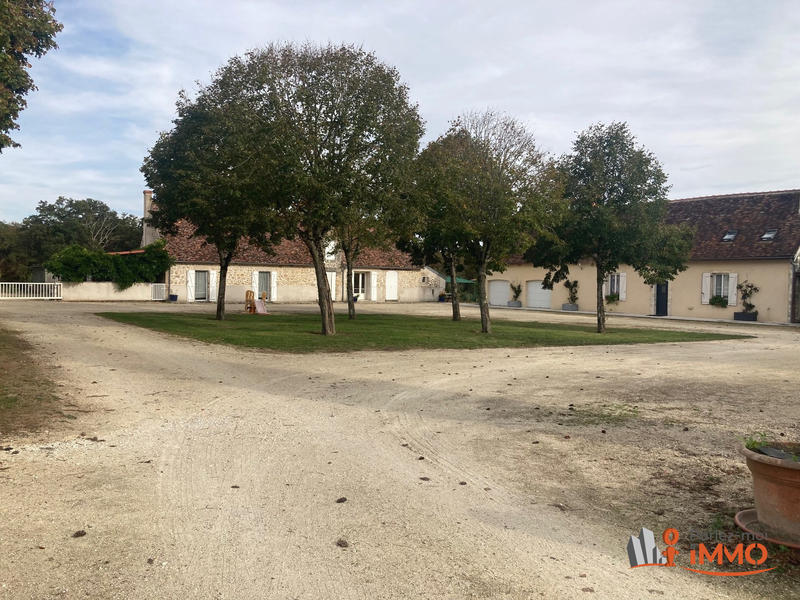 Maison - 335 m² - 12 pièces