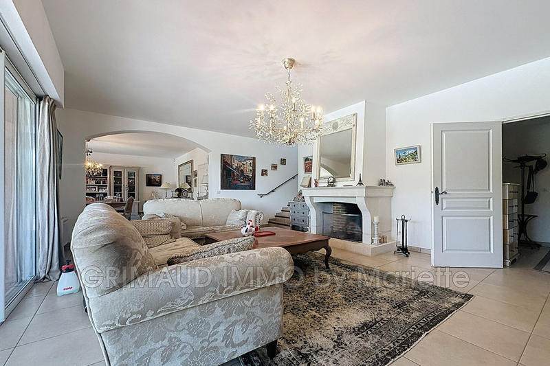 Maison - 221 m² - 6 pièces