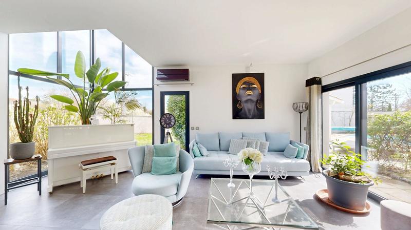 Maison - 220 m² - 5 pièces