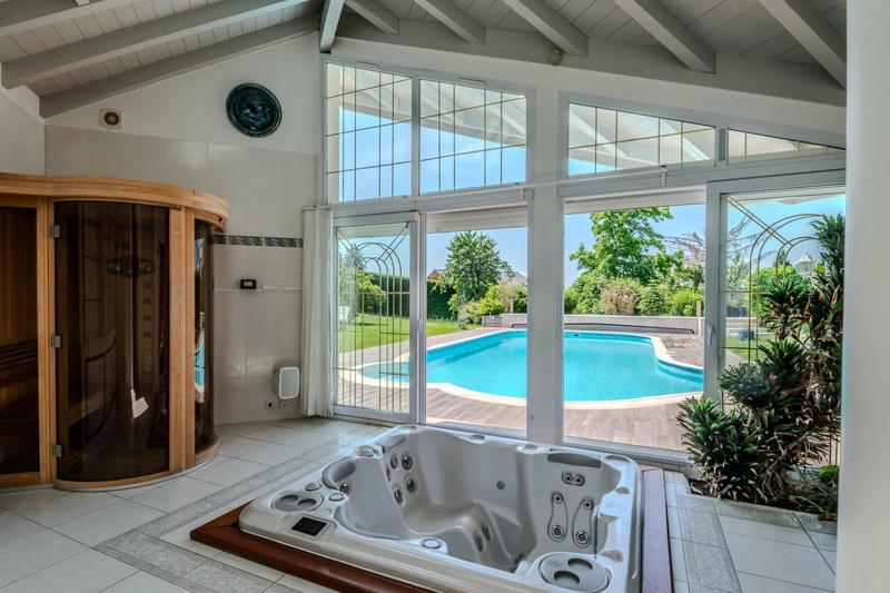 Maison - 380 m² - 9 pièces