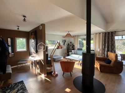 Maison - 202 m² - 9 pièces