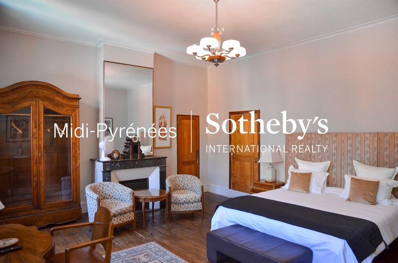 Maison - 450 m² - 11 pièces