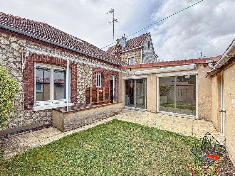 Maison - 97 m² - 5 pièces