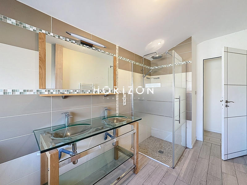 Maison contemporaine - 216 m² - 8 pièces