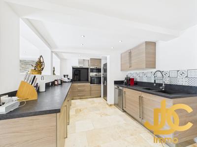 Maison - 194 m² - 7 pièces