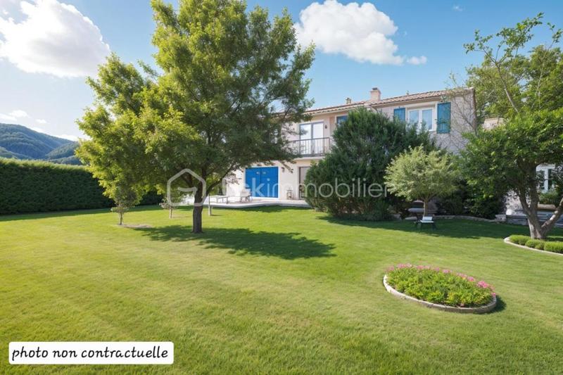 Maison traditionnelle - 140 m² - 6 pièces