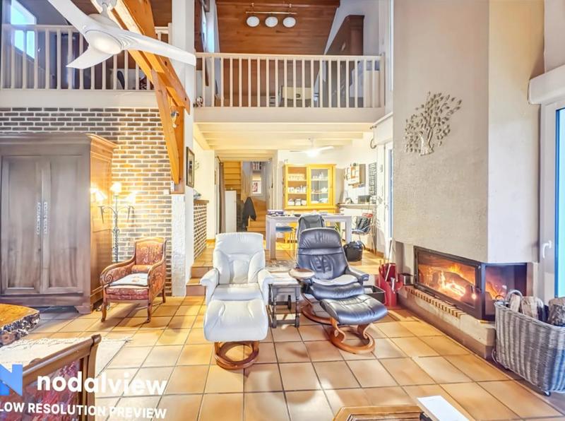 Maison - 220 m² - 6 pièces