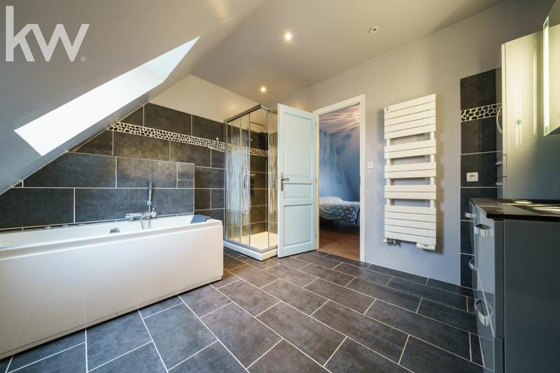 Maison traditionnelle - 175 m² - 6 pièces