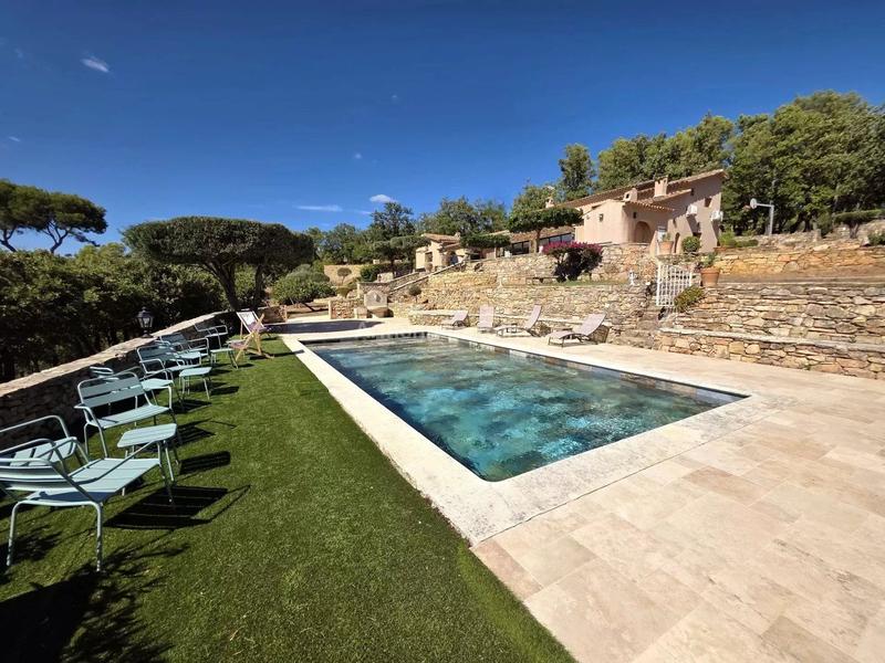 Maison - 259 m² - 10 pièces