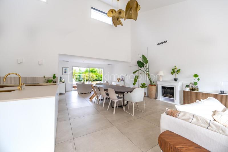 Maison - 196 m² - 7 pièces