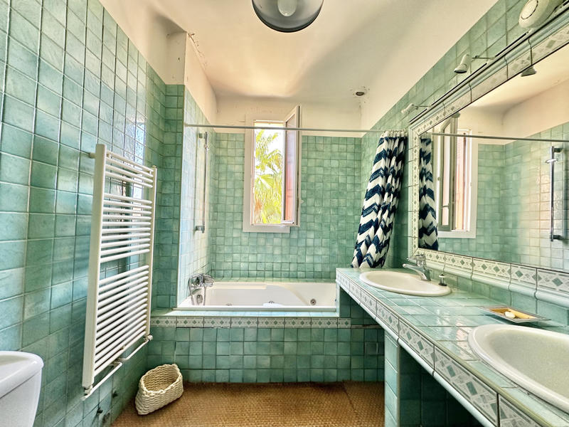 Maison - 208 m² - 9 pièces