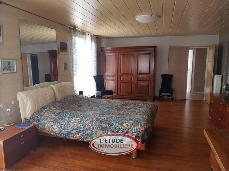 Villa - 222 m² - 8 pièces