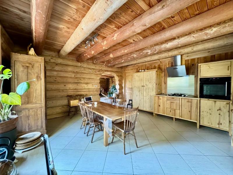 Propriété - 260 m² - 9 pièces