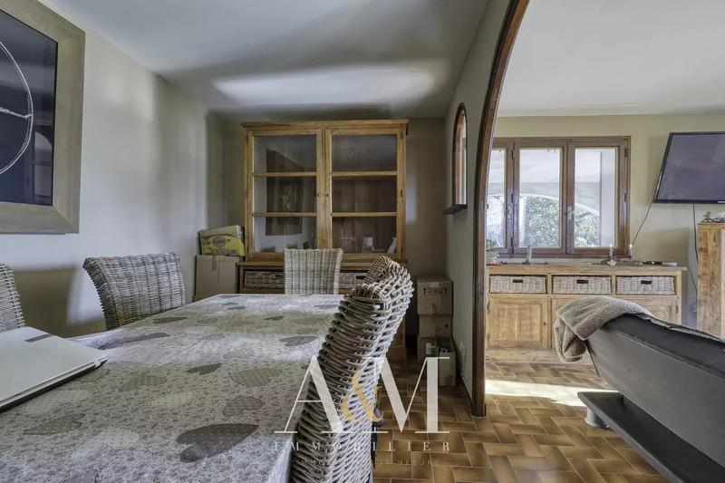 Propriété - 303 m² - 12 pièces