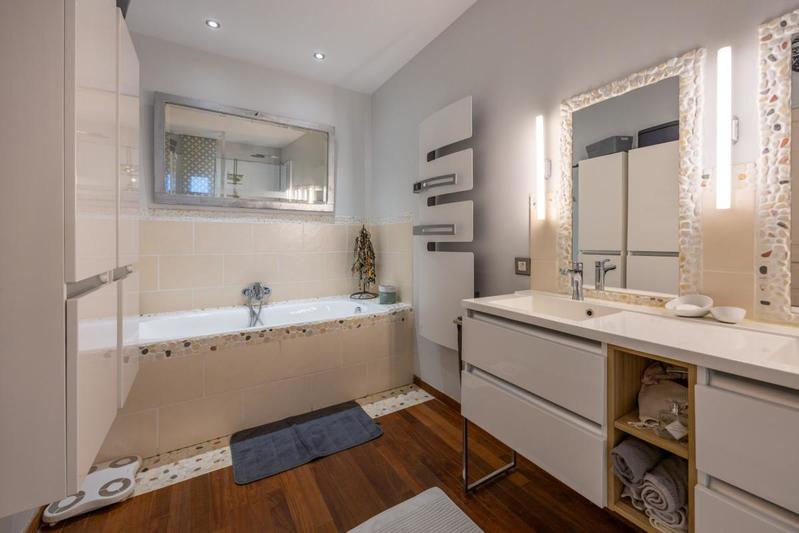 Maison - 182 m² - 7 pièces