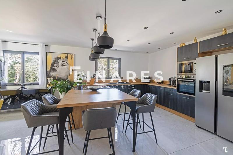 Villa - 162 m² - 6 pièces