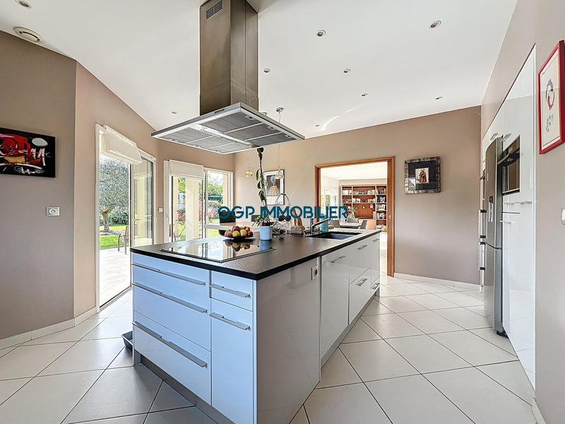 Villa - 201 m² - 6 pièces