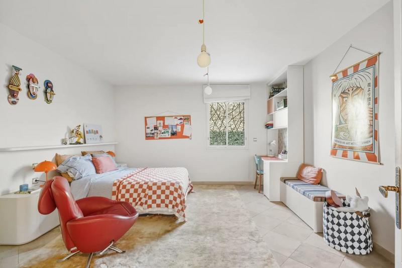 Villa - 277 m² - 9 pièces