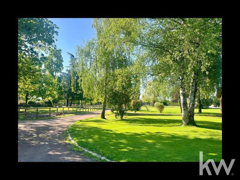 Propriété - 550 m² - 16 pièces