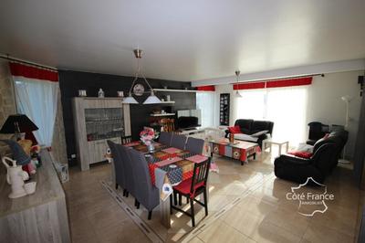Maison - 212 m² - 9 pièces