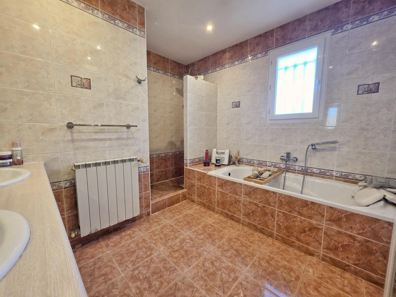 Maison - 99 m² - 5 pièces