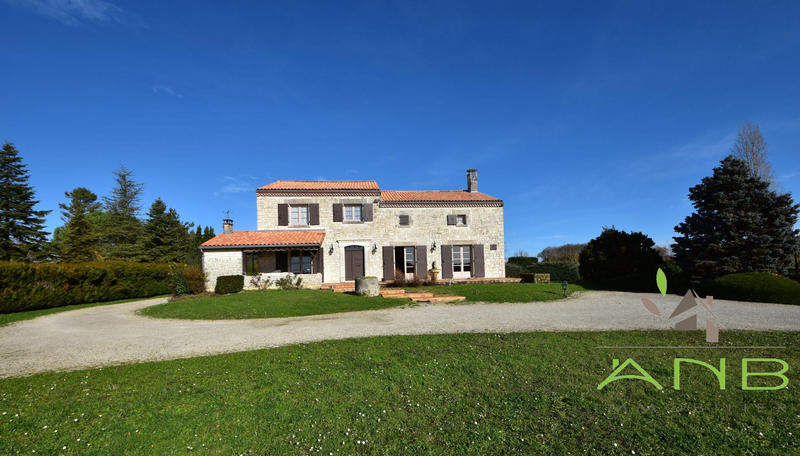 Maison - 290 m² - 5 pièces