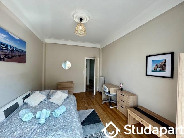 Chambre - 13 m² - 1 pièce