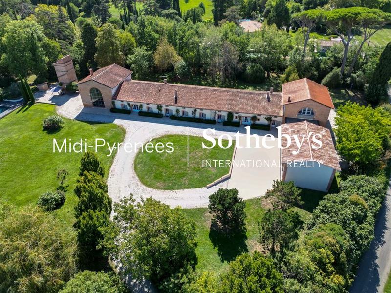 Maison - 730 m² - 14 pièces