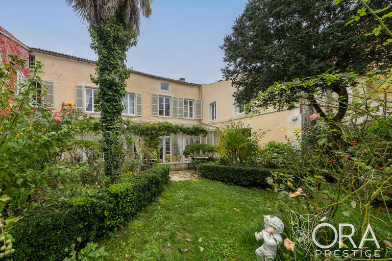 Maison ancienne - 430 m² - 17 pièces