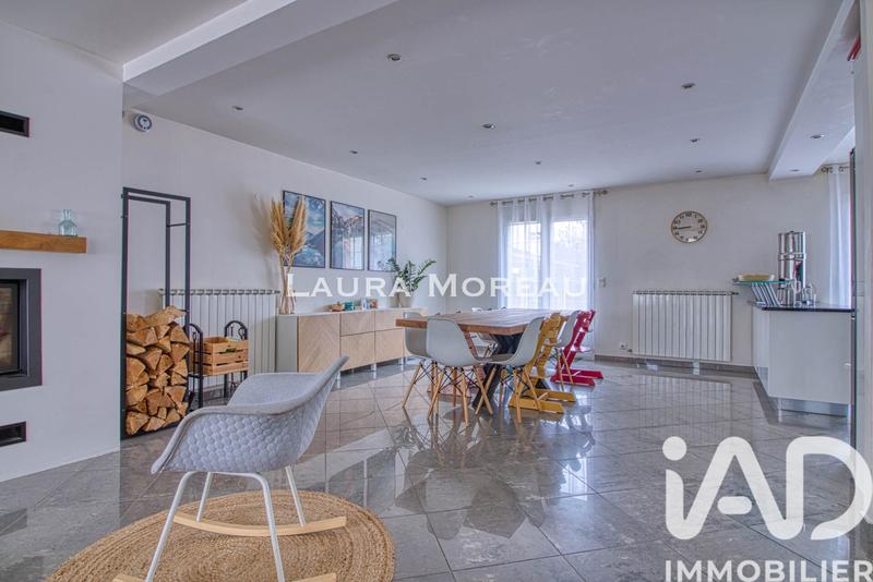 Maison - 163 m² - 8 pièces