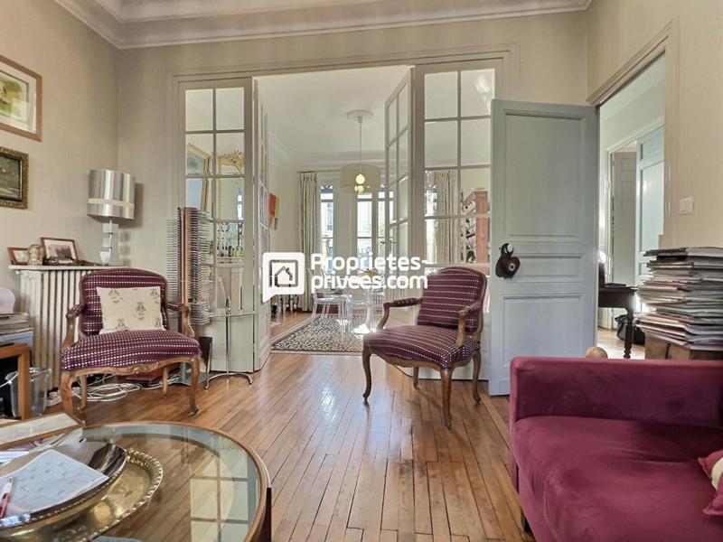 Maison - 236 m² - 8 pièces