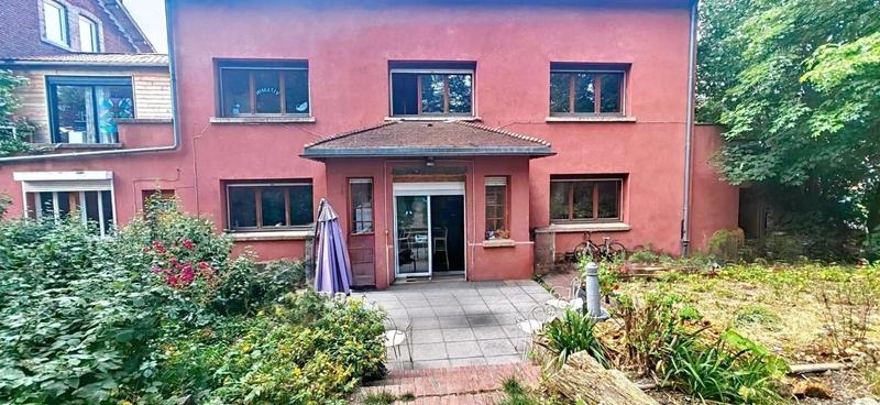 Maison - 350 m² - 12 pièces