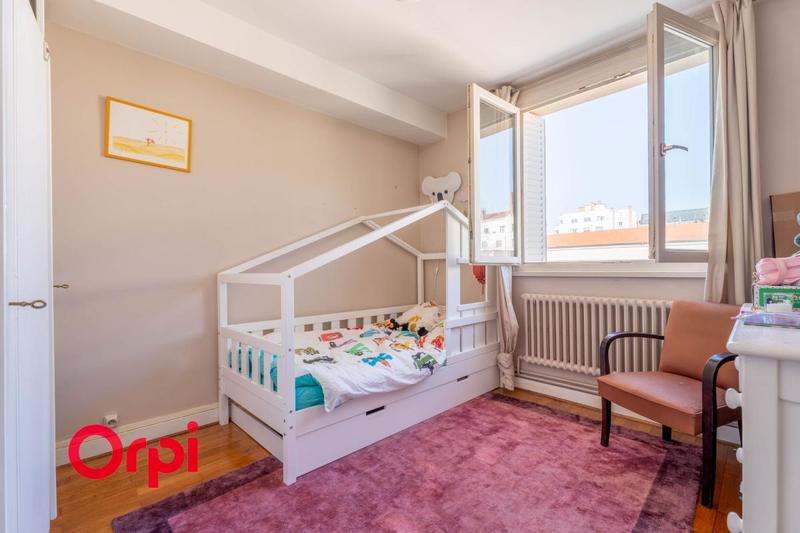 Appartement - 80 m² - 4 pièces