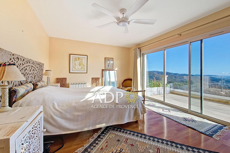 Maison - 212 m² - 5 pièces