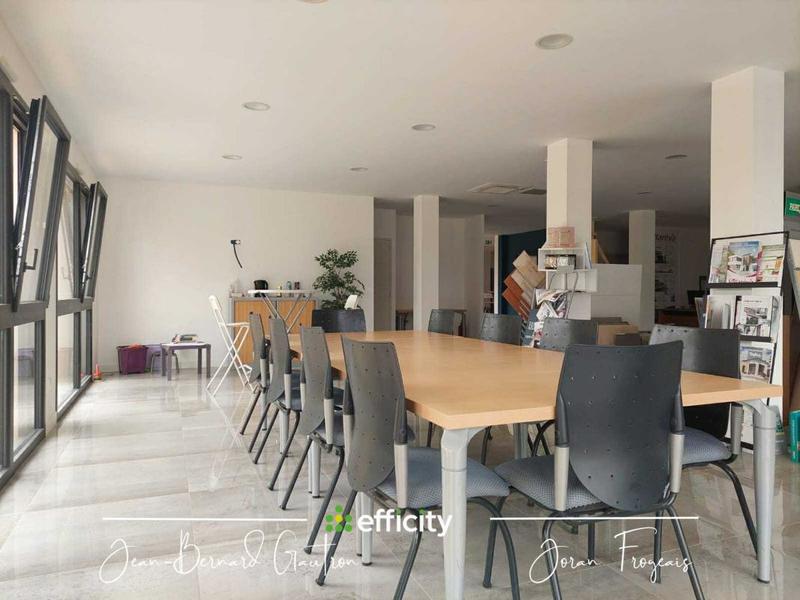 Bureau - 587 m² - 17 pièces