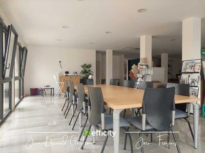 Bureau - 587 m² - 17 pièces