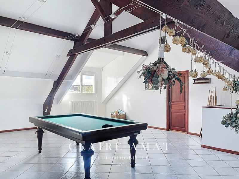 Maison - 230 m² - 7 pièces