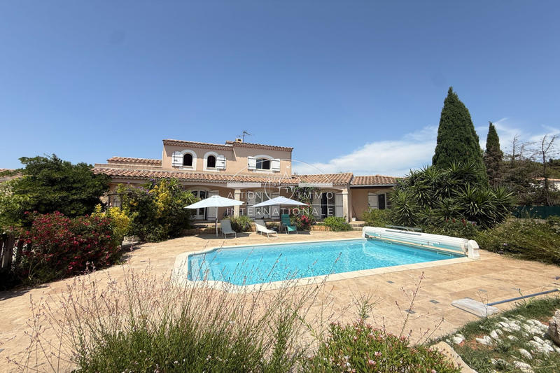 Maison - 252 m² - 8 pièces