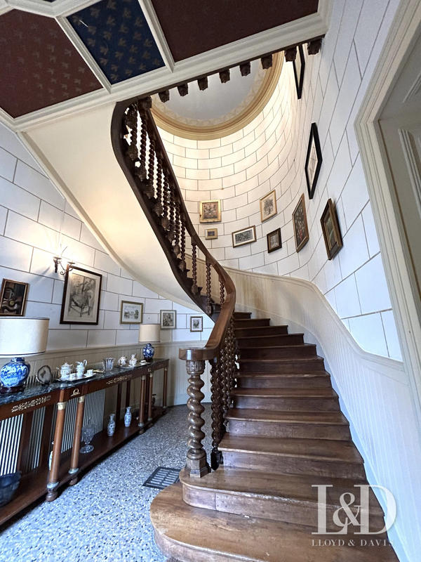 Château - 632 m² - 12 pièces