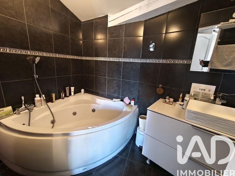 Maison - 121 m² - 5 pièces