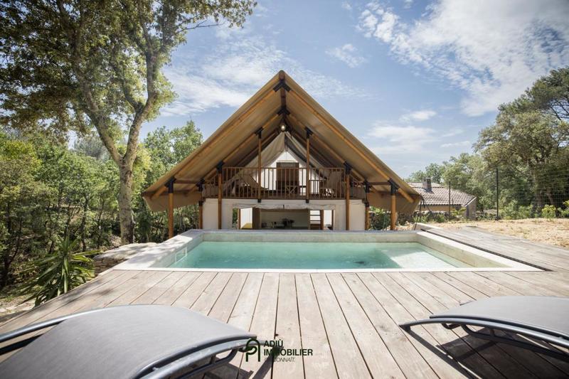 Propriété - 335 m² - 10 pièces