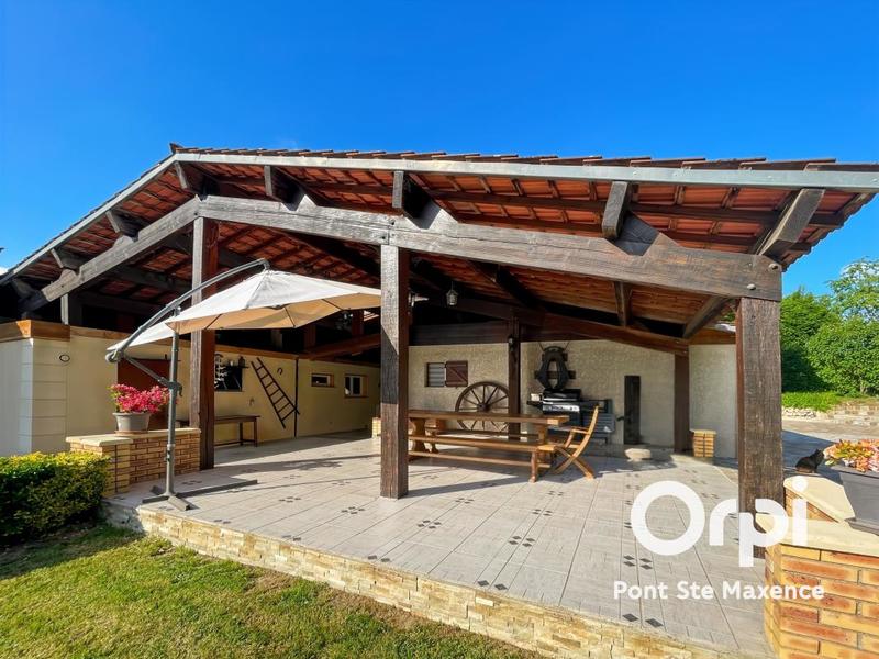 Maison - 218 m² - 6 pièces