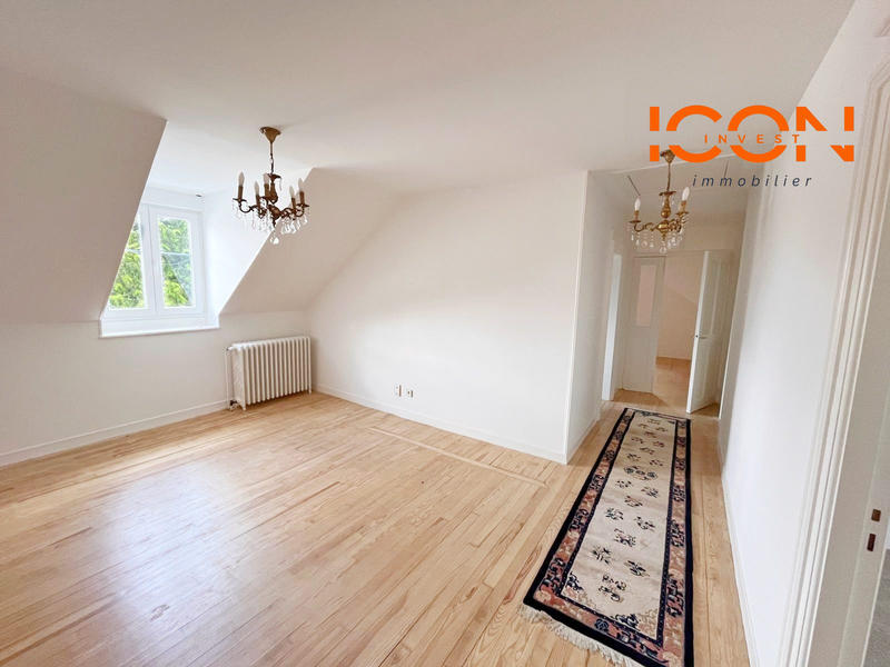 Maison - 217 m² - 8 pièces