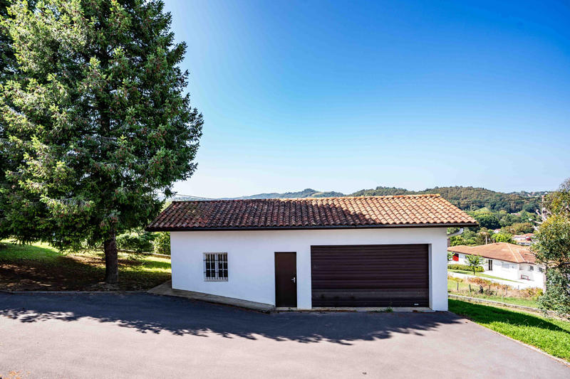 Maison - 243 m² - 6 pièces