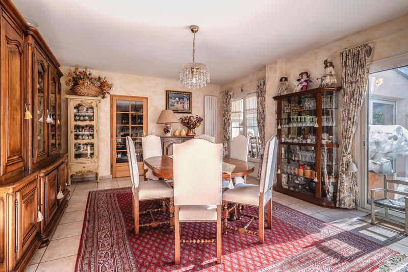 Maison - 250 m² - 8 pièces