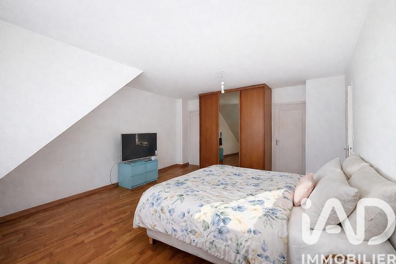 Maison - 215 m² - 10 pièces