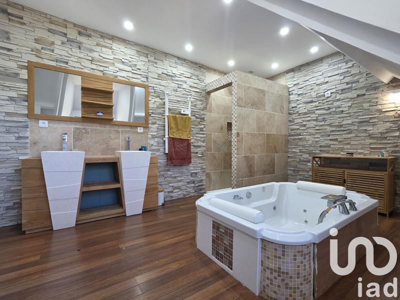 Maison - 189 m² - 7 pièces